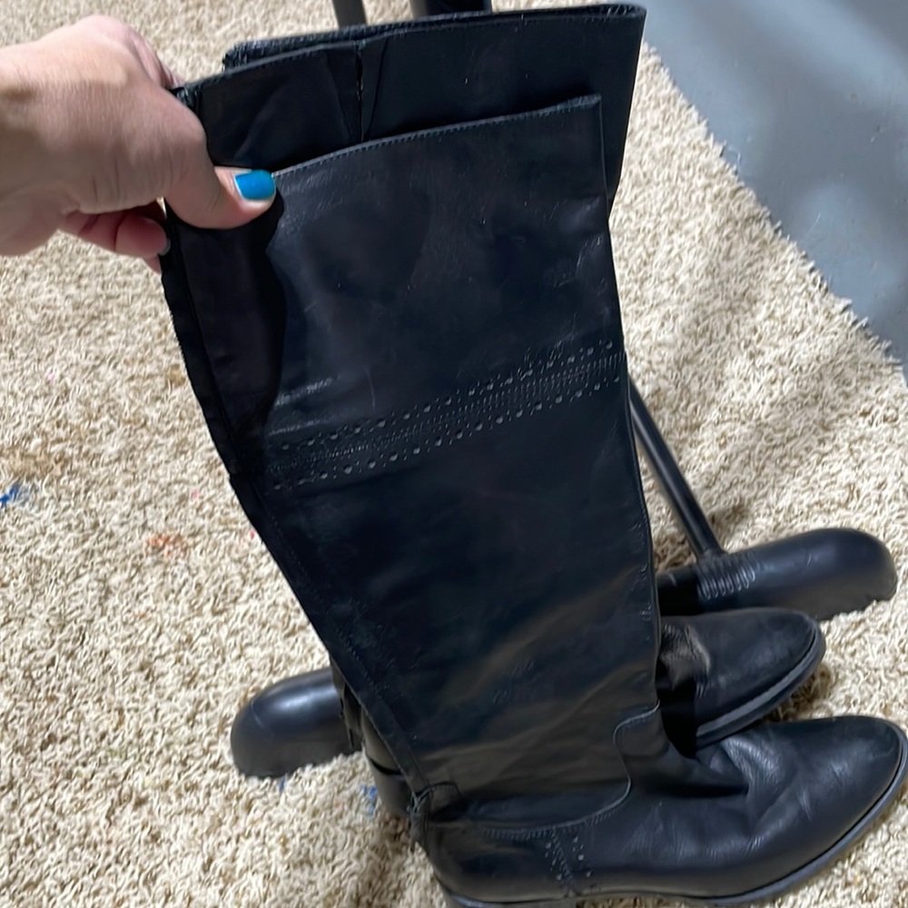 Black leather gorgeous riding boots zip up the back